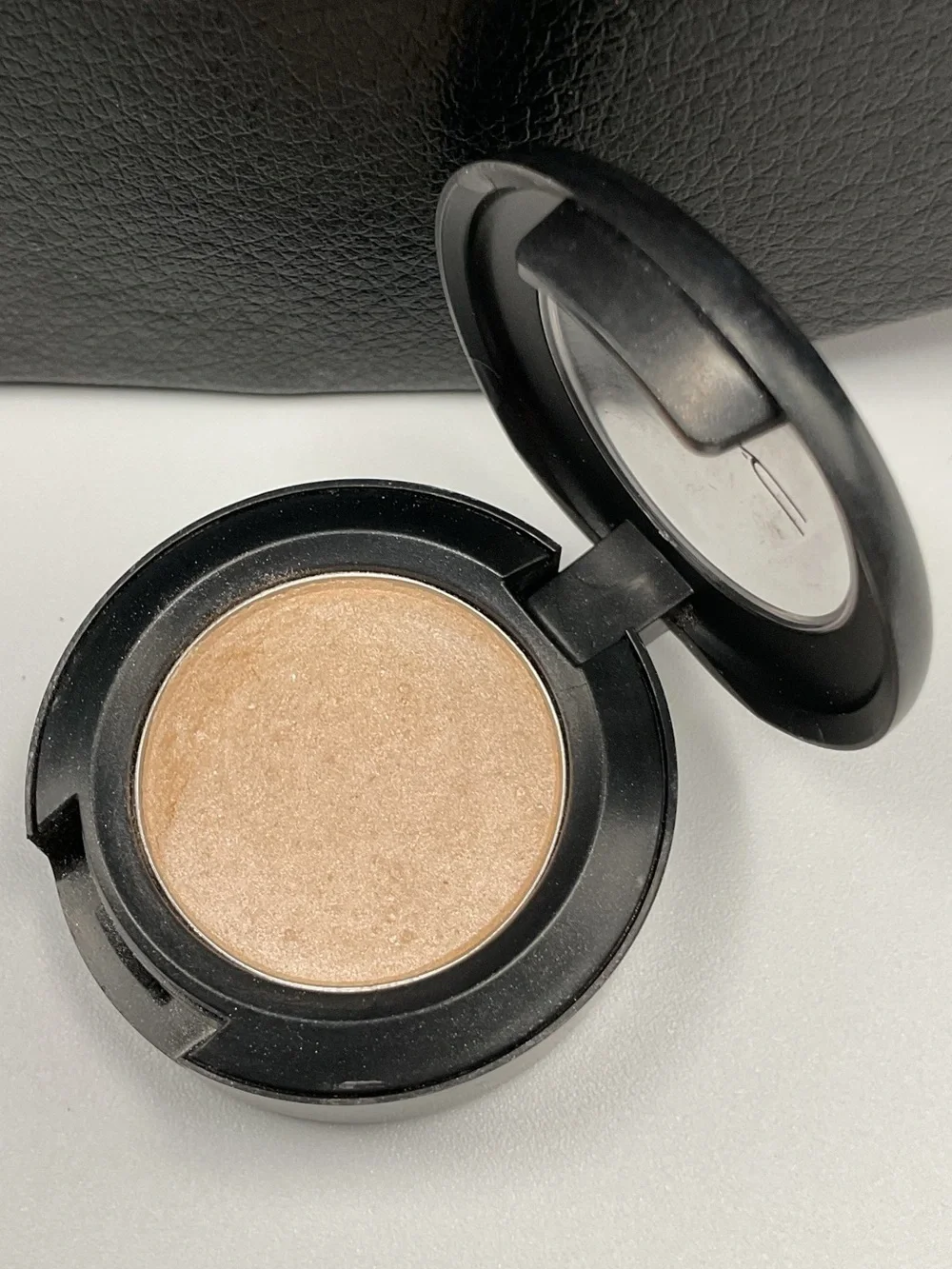 MAC Cosmetics Veluxe Pearl Eyeshadow in Dazzleshadow - Discontinued